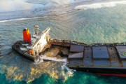 モーリシャス沖で座礁の日本貨物船、船体がほぼ二つに割れる…残油流出の恐れ！
