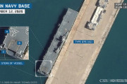 中国海軍、海南島で試験中の新型強襲揚陸艦が南シナ海に出航…衛星が捉える！