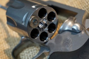 【悲報】リボルバー、使うメリットが無い模様