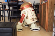 お掃除性能は制限されるけど、SF気分を味わえる。ルンバをスターウォーズのR2D2に魔改造