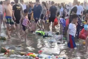 【動画】中国あるある、海水浴場が人だらけ！ゴミだらけ！でも、誰も気にしない…