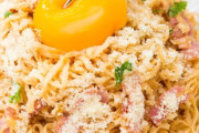 インスタントラーメンをアレンジする事でしか得られない満足感がこの世にはある。