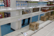 日本人さん、南海トラフに備え水の買い占め始める