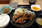 この唐揚げ定食(780円)、完璧すぎて欠点が見当たらないwww