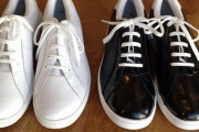 スニーカーって黒と白どっちがええの？