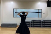 外国人「全長2mのカタナを現実で使うとこうなるらしい…」
