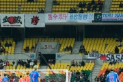 【サッカー日韓戦】「"出来る" ユ・サンチョル兄!! 」日本応援団の回復祈願に ... "NO JAPAN" で応えた韓国