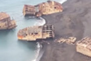 【動画】 小笠原諸島で噴火相次ぐ ⇒ 大量の沈没船がむき出しになる異様な光景に衝撃走る