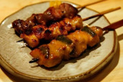 【画像あり】韓国人「韓国式焼き鳥VS日本式焼き鳥」→「韓国式はタレが美味しいです」　韓国の反応