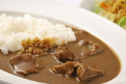キッチンに行ったら甘口だけどカレーができてたわ！妖精さんのおかげね！