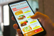 飲食店のスマホ注文、通信料とバッテリーを「客にタダ乗り」と賛否両論