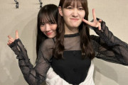 【乃木坂46】田村真佑、松尾美佑にバックハグショット