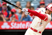 大谷翔平、今季5度目のマルチHR！先制23号＆豪快24号、米通算117HRでイチローに並ぶ！チームは合計7HRの猛攻！なおエ