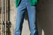 今の若者はジーパンを履かないってマジ？ベルボトムのデニムがまた流行してないか？