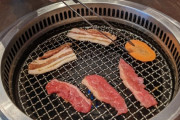 【悲報】焼肉食べ放題でのワイ「やげん軟骨５人前・・・っと」周りの人達「ちょっと待て！お前・・・」→