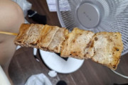 近所で夏祭りやってたから焼き鳥買ったら１本７５０円だった（※画像あり）