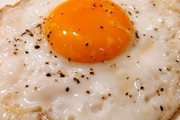 目玉焼きに一番合う調味料は世界的に見て「塩胡椒」らしいよ