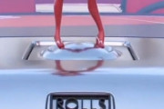 【画像】中国のオタクさん、ロールスロイスをとんでもない痛車に仕上げてしまう