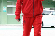 新庄監督がキャンプ初視察へ　「地味？」ド派手真っ赤ウエアで登場「足のスピードと肩の強さをチェック」
