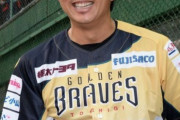 【朗報】寺内監督、西岡剛を投手、川崎宗則を捕手で出場させる