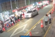 韓国人「屋台に突っ込んだ飲酒運転車を客が囲んで人民裁判 in 釜山」