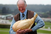 イギリスのクソデカ野菜大好きおじさん、世界で人気者になる