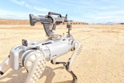 ついにはじまったのか？中国が軍事演習に銃を搭載した犬型ロボットを投入