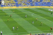 ◆Gif小ネタ◆敵DFの後ろからのアタックを2度弾き飛ばして決定的パスを送る久保建英