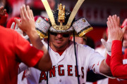 トラウトが「大谷の32万円の兜」でホームランをお祝い、エンゼルスの新儀式にファン大興奮（海外の反応）