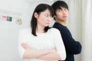 ポスティングされたチラシ『夫婦喧嘩のエピソードを教えてください！我々の劇団が演じさせていただきます！』→ 俺含む住人「何だろねアレ」Aさん「応募した...」→ すると…
