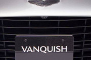 万博の英国パビリオンさん、1億円のアストンマーティンVANQUISH V12 を展示してしまうｗｗｗｗｗｗｗ