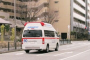「道を譲ってください！」交差点で連呼する救急車　なぜ協力しない歩行者多い？