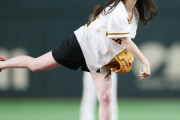 橋本環奈が始球式に登場！セクシーな生足露出で会場を沸かせる！
