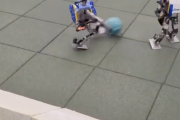 【動画】ロボットのサッカー、マジでサッカーっぽくなる！