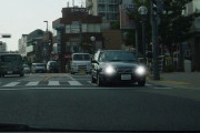 昼間でヘッドライトを点灯してる車がｗｗｗｗｗｗｗ