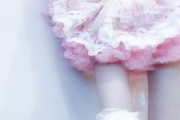 中山夏月姫さん、自慢の美脚を披露