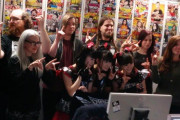 Kerrang編集部に「BABYMETAL現象」の撮影でBABYMETALとNHKのクルーが訪れた時の様子（動画）