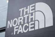 【悲報】ノースフェイス、チー牛と弱者男性に見つかる