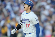 大谷翔平 PS開幕戦でいきなり同点3ラン！バット放り投げ雄叫び、初回3失点の由伸を援護、本拠地は大熱狂