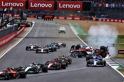 F1イギリスGPスタート直後の周のクラッシュ、またしてもHALOが仕事したのか