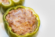 ピーマンの肉詰めってさ、ピーマンが肉を詰め込んでるんか？