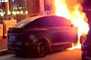 韓国で電気自動車の火災相次ぐ・・・テスラ車のバッテリーから出火