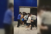 上海のIKEA　濃厚接触者が見つかって封鎖に　買い物客出口に殺到で大混乱