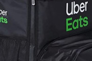 【悲報】Uber配達員、背番号を義務化される模様