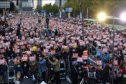 【韓国】ユン退陣ロウソクデモに40万人が参加（警察発表1.5万人）