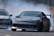 お前らの車でドリフト走行してみたい