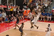 【NBA】GSWのドラフト11位指名ヤクセルが3位のブーザーを直接対決で圧倒！