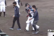 【悲報】日ハム宮田、第1打席で左膝に死球を受け負傷交代…【フェニックスリーグ日ハムvs中日】