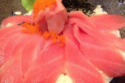 【衝撃】合格祈願の帰り、母「マグロ丼食べに行かない？」→初の秋葉に圧倒されてしまうwwwww