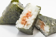 【△】コンビニの鮭おにぎりの価格にネット衝撃　「ついに…」